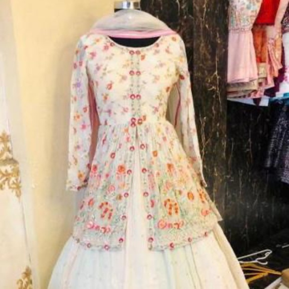 Lehenga - Picture 1 of 3